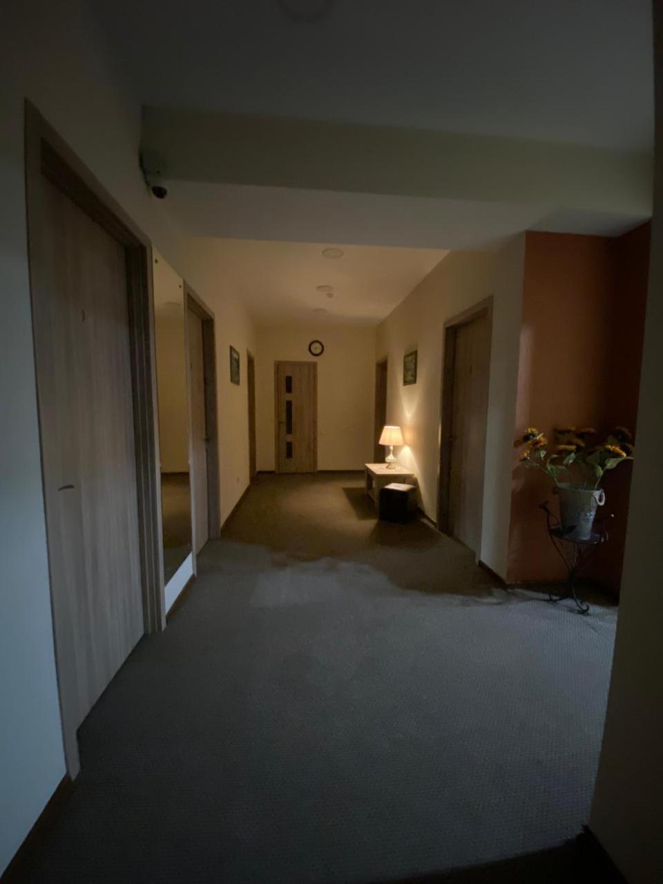 5 Rooms Near 300 Aragveli Metro Station Tbilisi Buitenkant foto