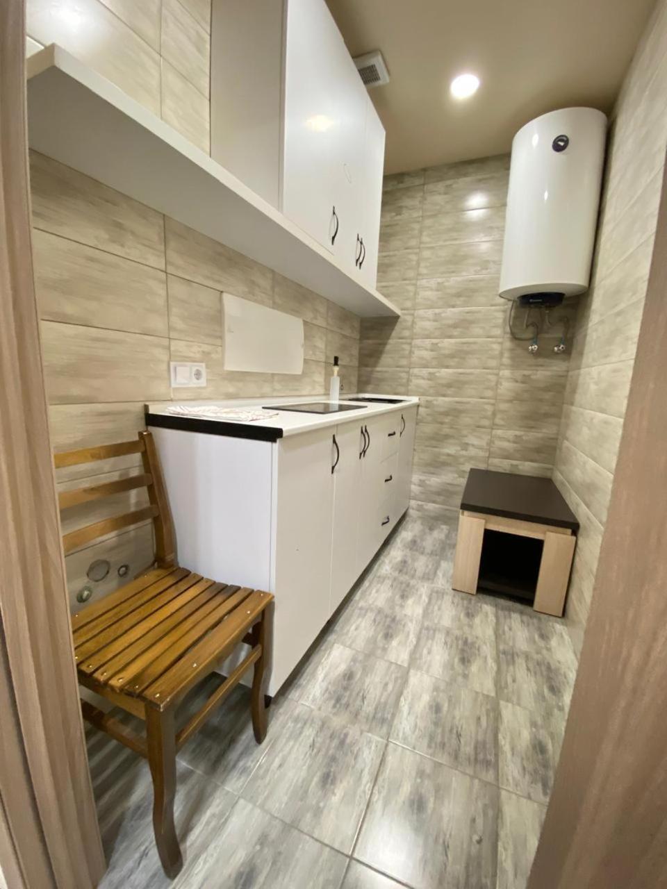 5 Rooms Near 300 Aragveli Metro Station Tbilisi Buitenkant foto