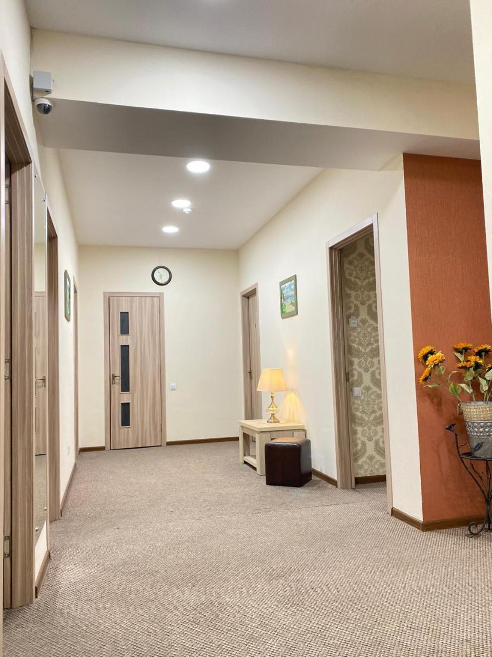 5 Rooms Near 300 Aragveli Metro Station Tbilisi Buitenkant foto