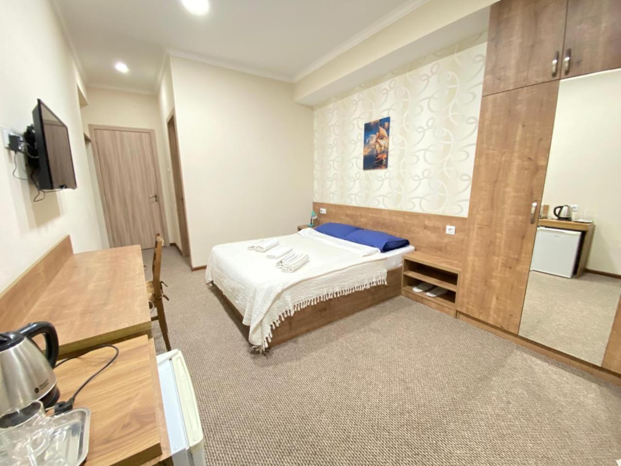 5 Rooms Near 300 Aragveli Metro Station Tbilisi Kamer foto