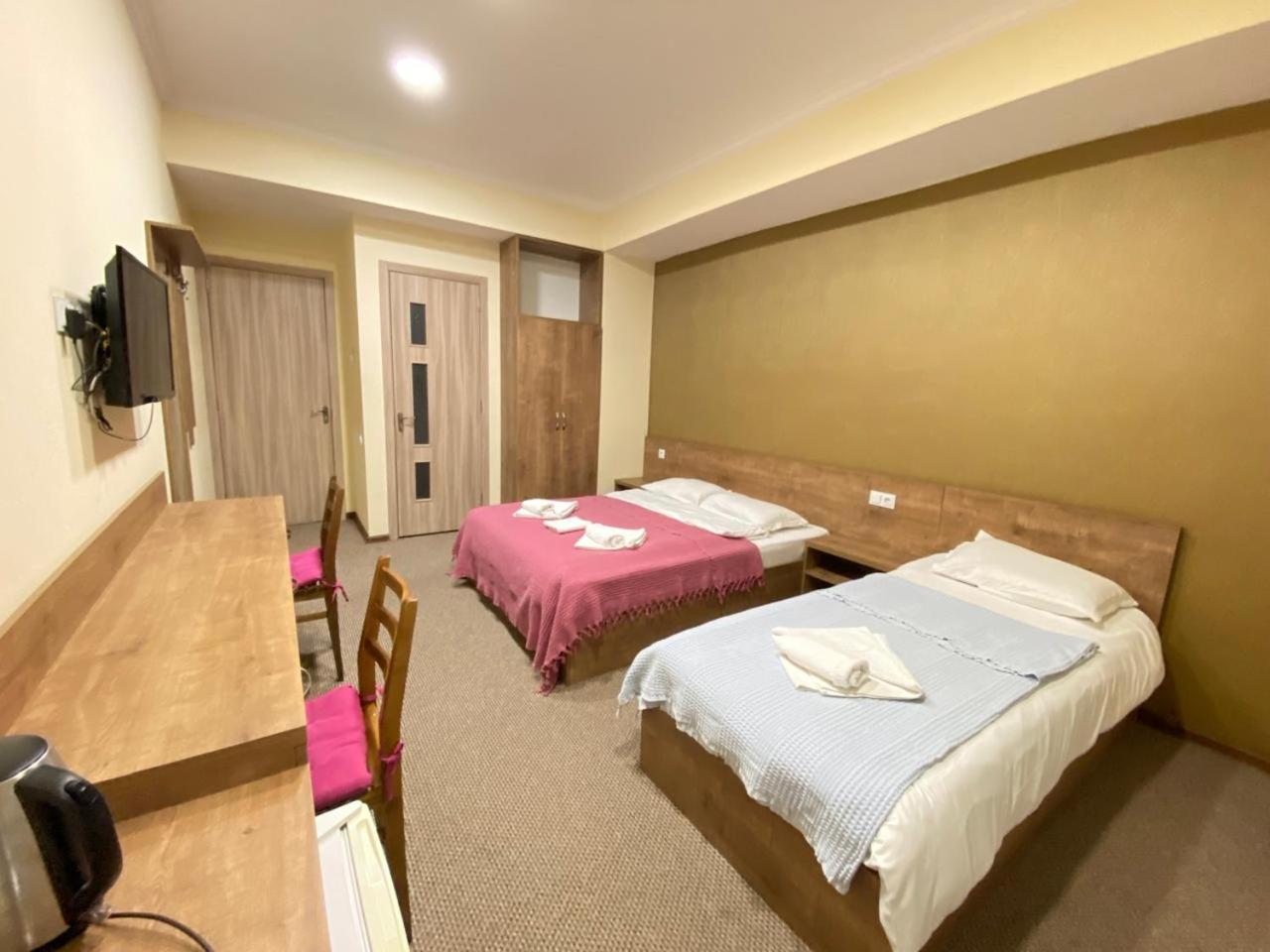 5 Rooms Near 300 Aragveli Metro Station Tbilisi Buitenkant foto